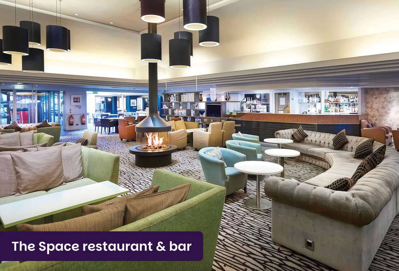 Restaurant and bar at Orida Newbury Hotel