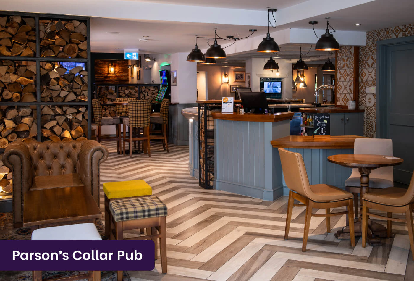 Parson's Collar pub lounge at Lodge at Solent